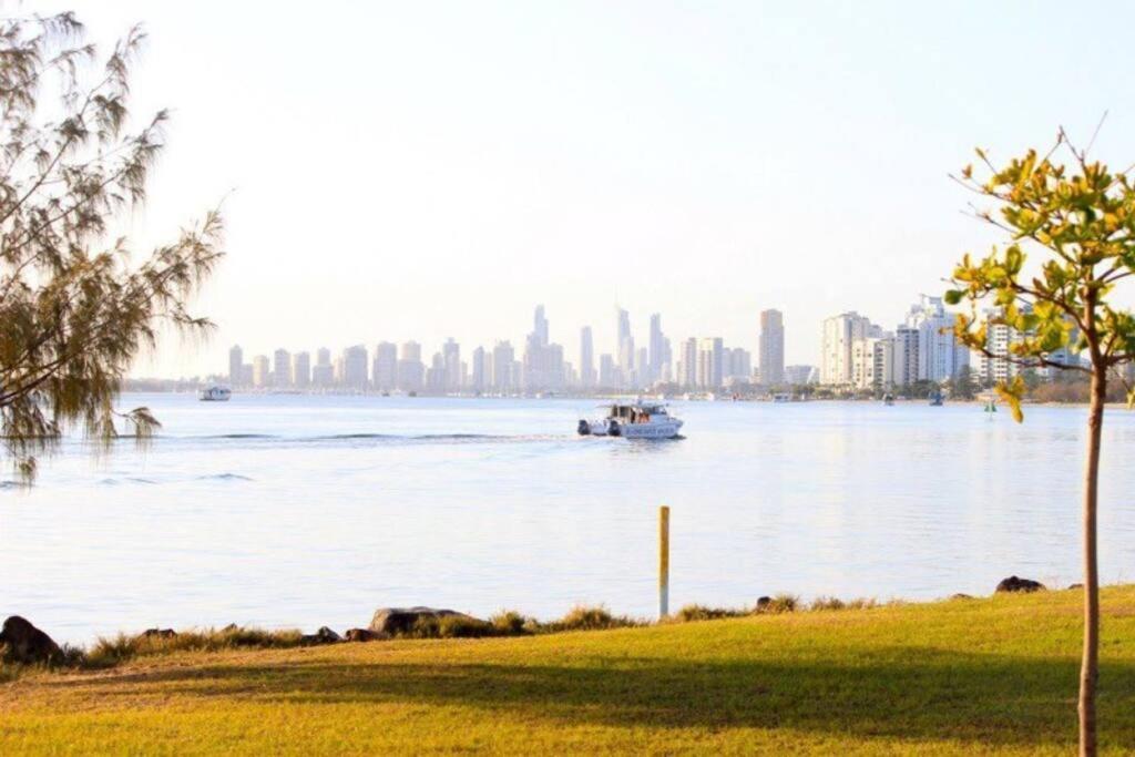 Broadwater Canal Frontage-Runaway Bay-Boat Ramp 골드코스트 외부 사진